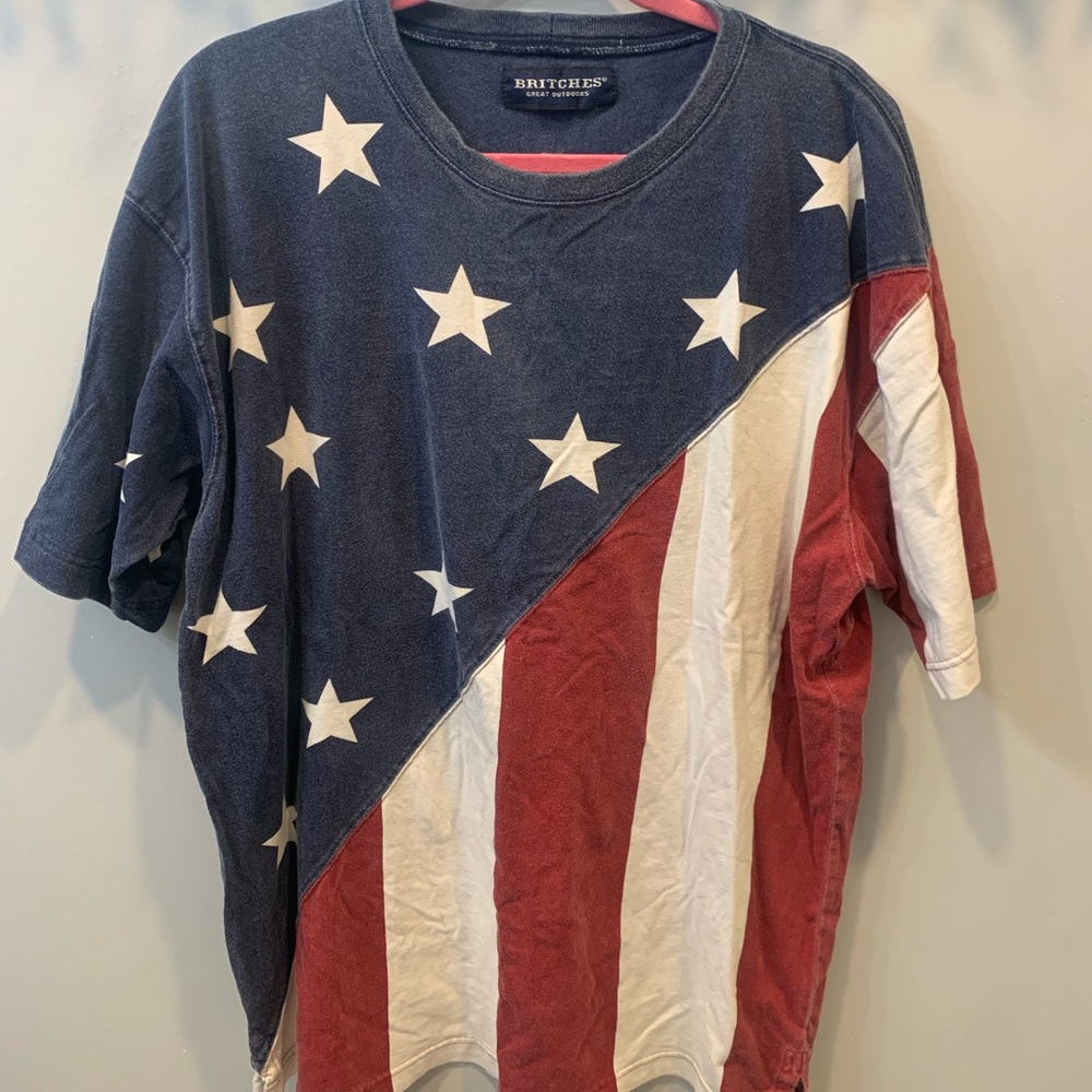 Vintage patriotic America Flag T Shirt. Britches great outdoors.  Please read!